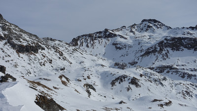 Bec de Nana et col de Nana à gauche Bec de Nana et col de Nana à gauche