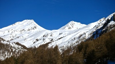 Mont d'Arsy à droite et le mont Fallère à gauche
