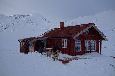 Nouvelle cabane au pied du Rornestinden Nouvelle cabane au pied du Rornestinden