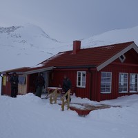 Nouvelle cabane au pied du Rornestinden
