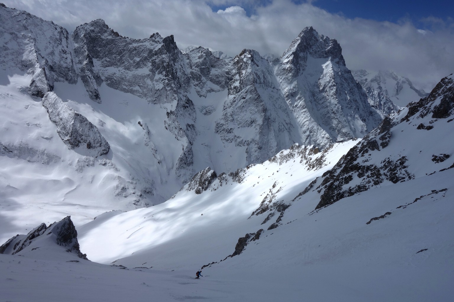 Vallon de la selle depuis la descente du col de la lauze Vallon de la selle depuis la descente du col de la lauze