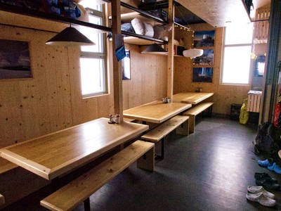 Intérieur du refuge de l'Aigle
