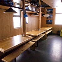 Intérieur du refuge de l'Aigle