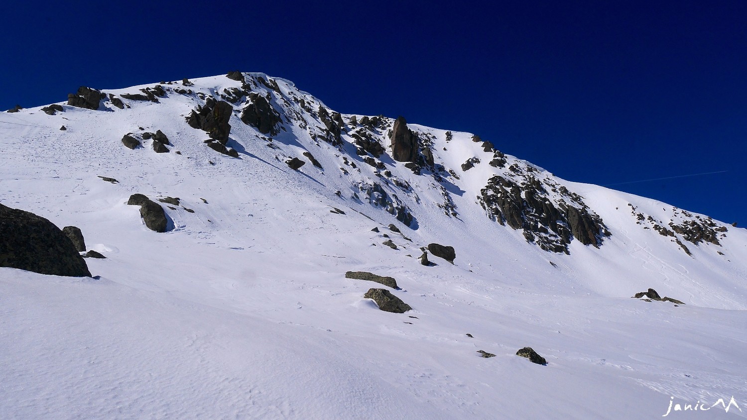 Versant NE & arête à gauche