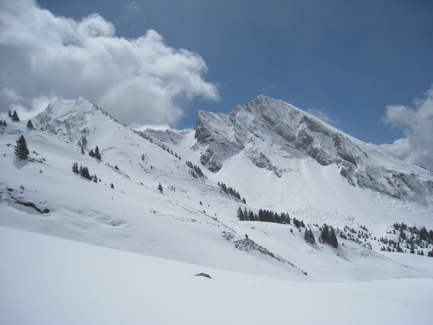 regard vers les Monts- Charvin