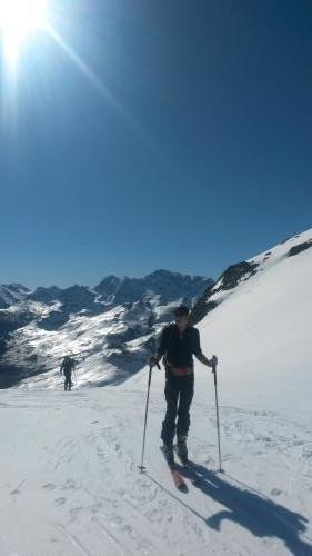 Roger en Néné s'éloignent de Gavarnie...