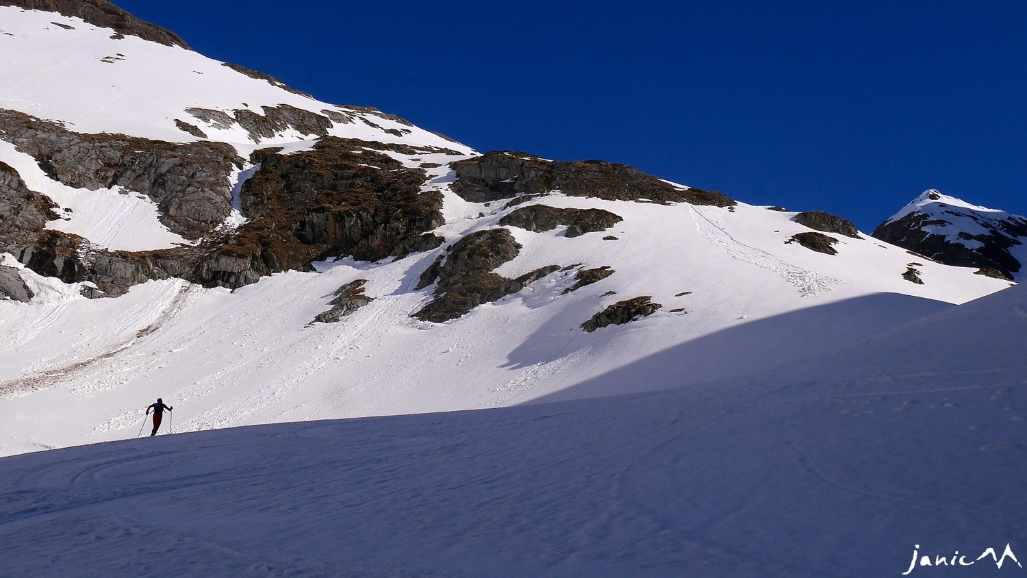 Le vallon en neige gelée