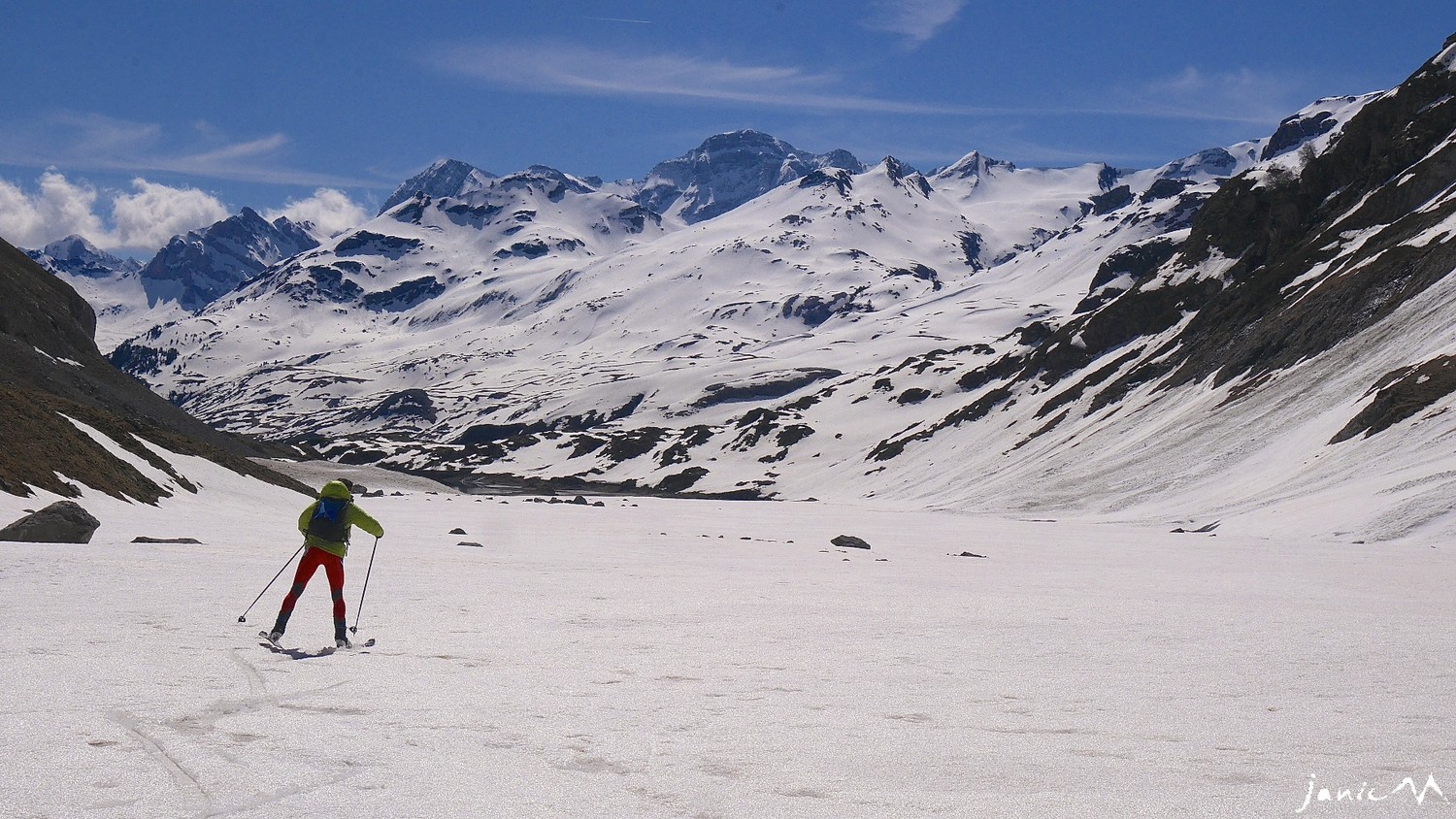 & le plateau de fond