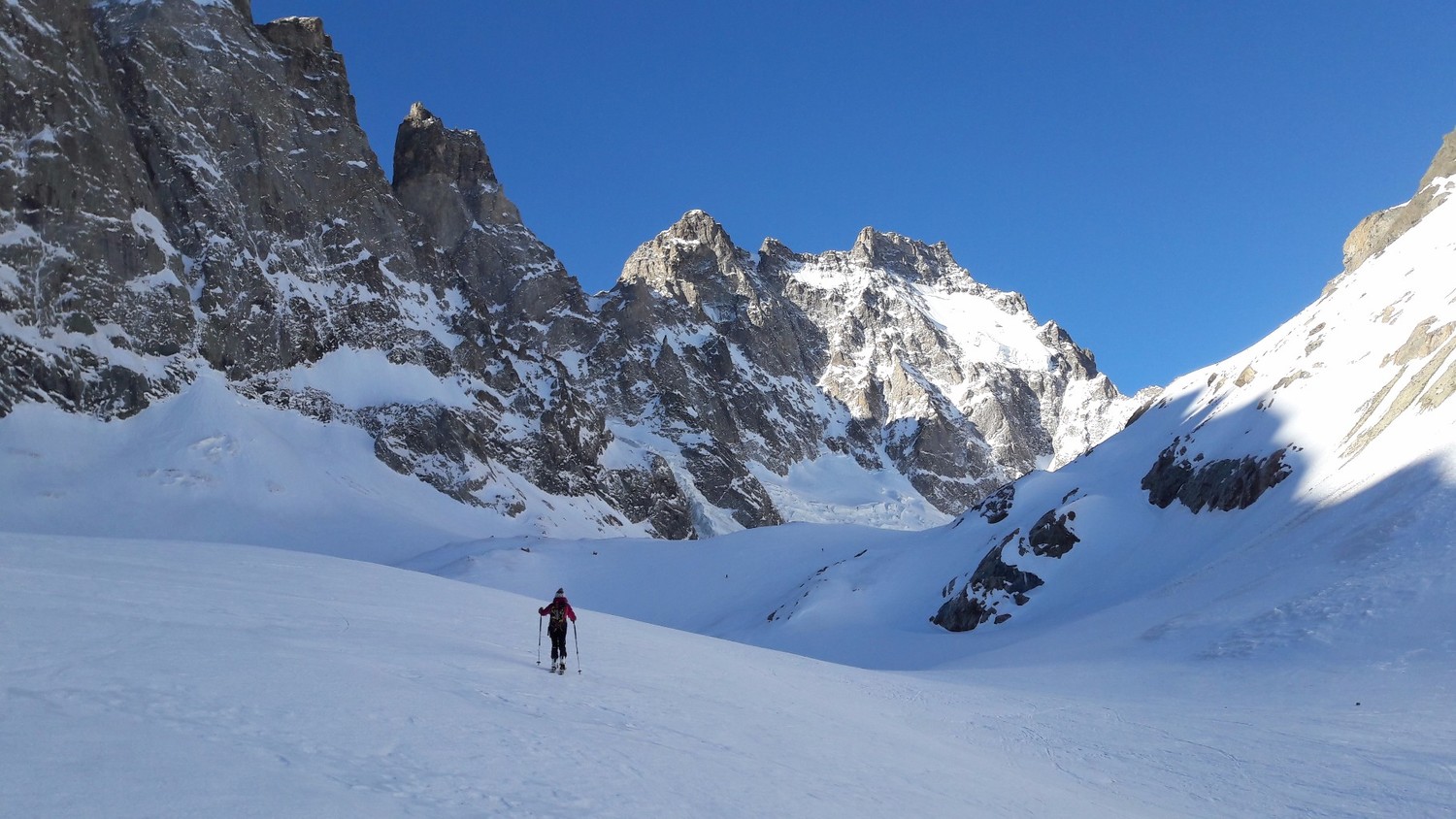 Longue et froide montée sur le Glacier Noir...