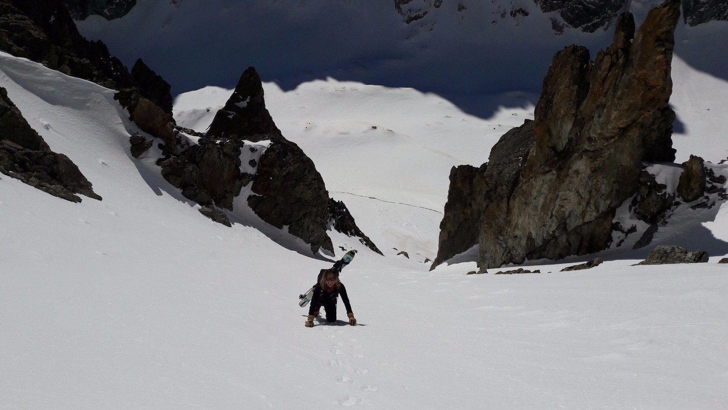 Montée dans le couloir S de la Bosse 3343m du Pic Coolidge