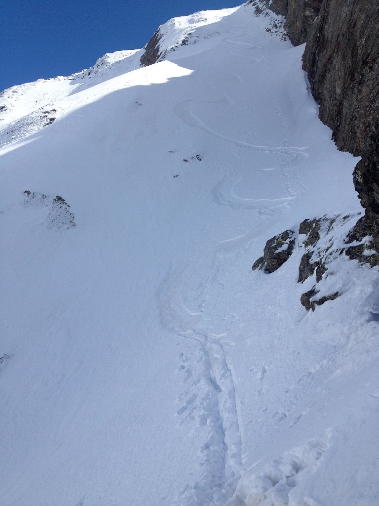 Galeteau face NE, la rampe puis la petite traversée