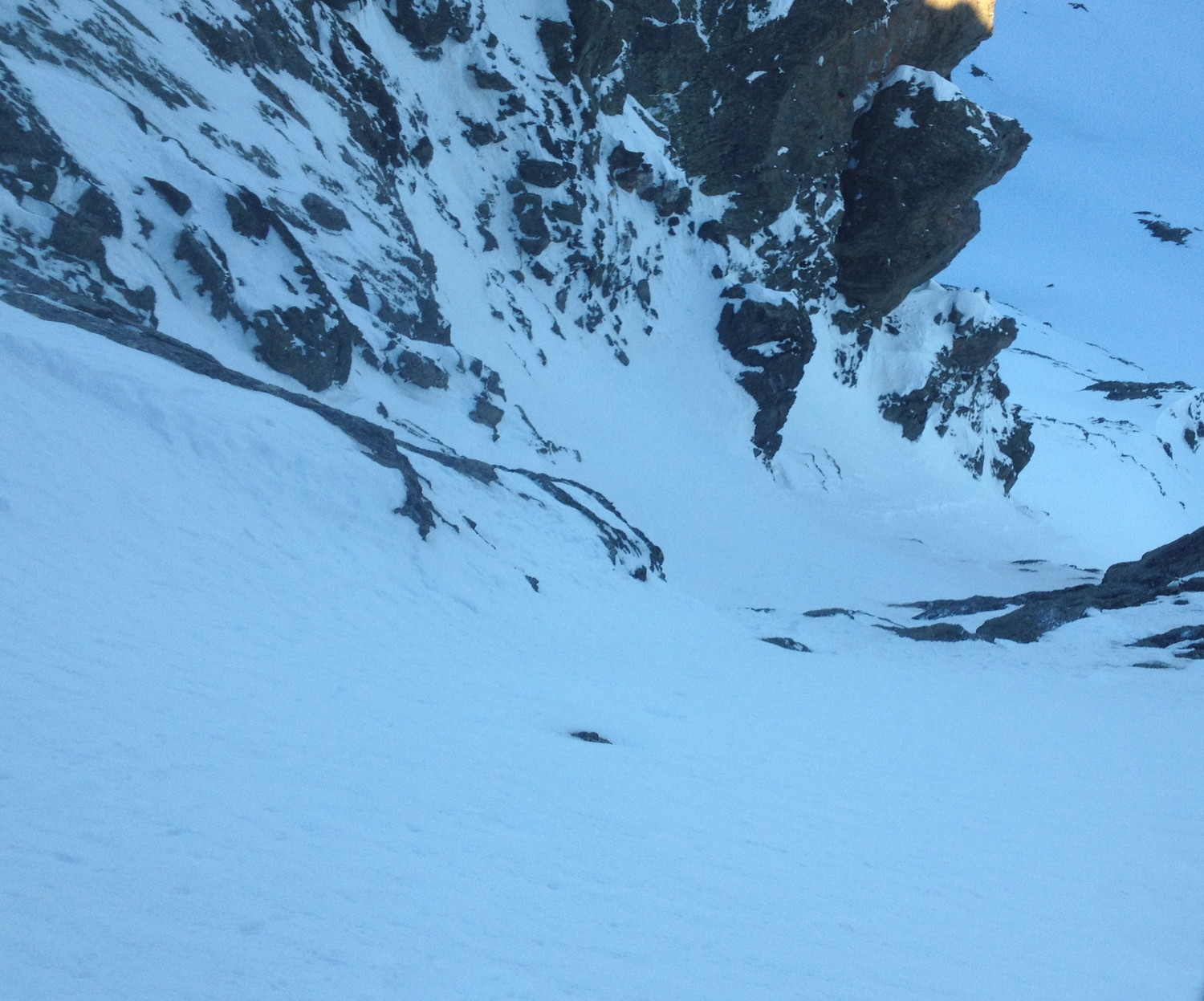 Le haut du couloir NW du pic du Grd Domènon en neige béton