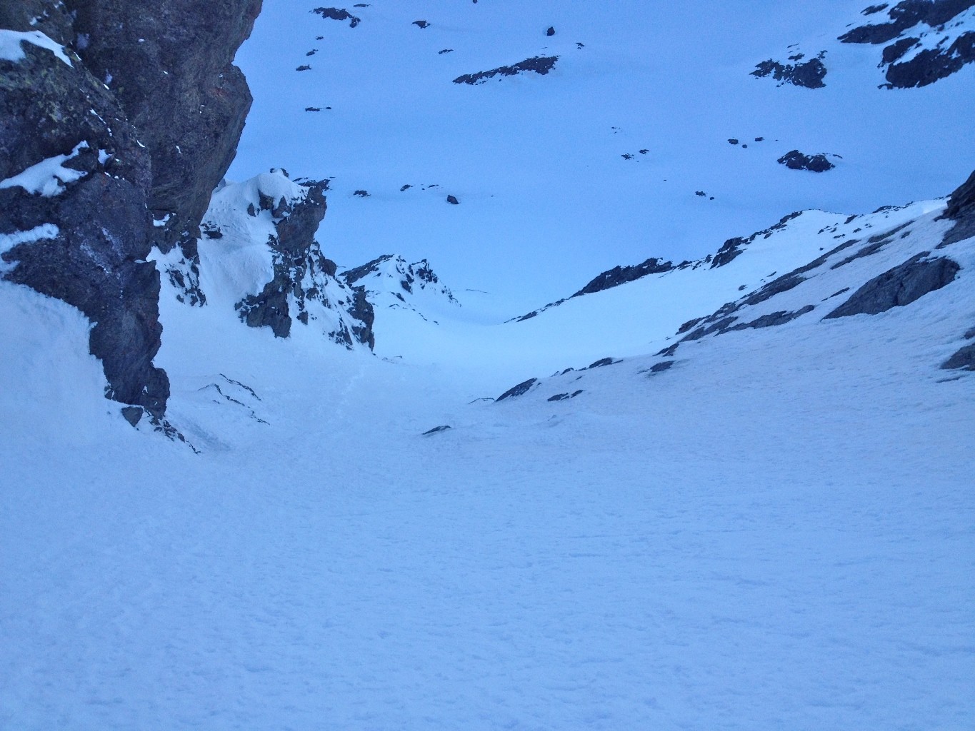 Le bas du couloir NW du pic du Grd Domènon en poudre