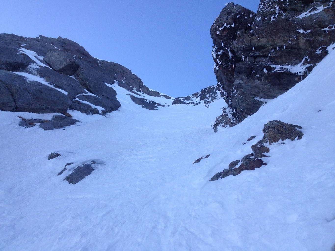 Le haut du couloir NW du Grd pic du Domènon