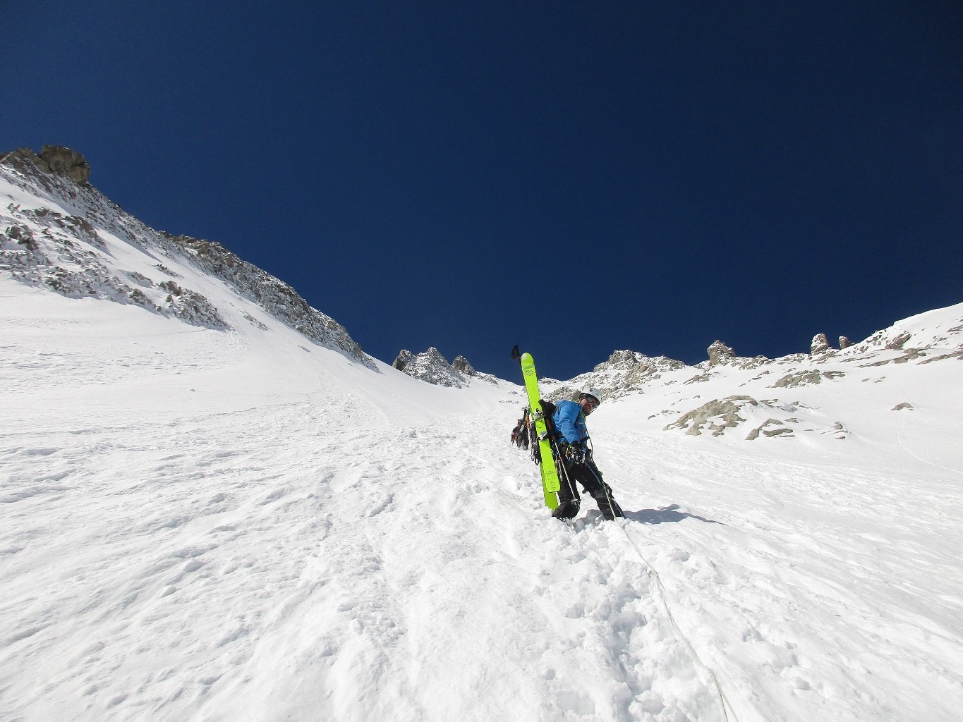 dan le début du couloir