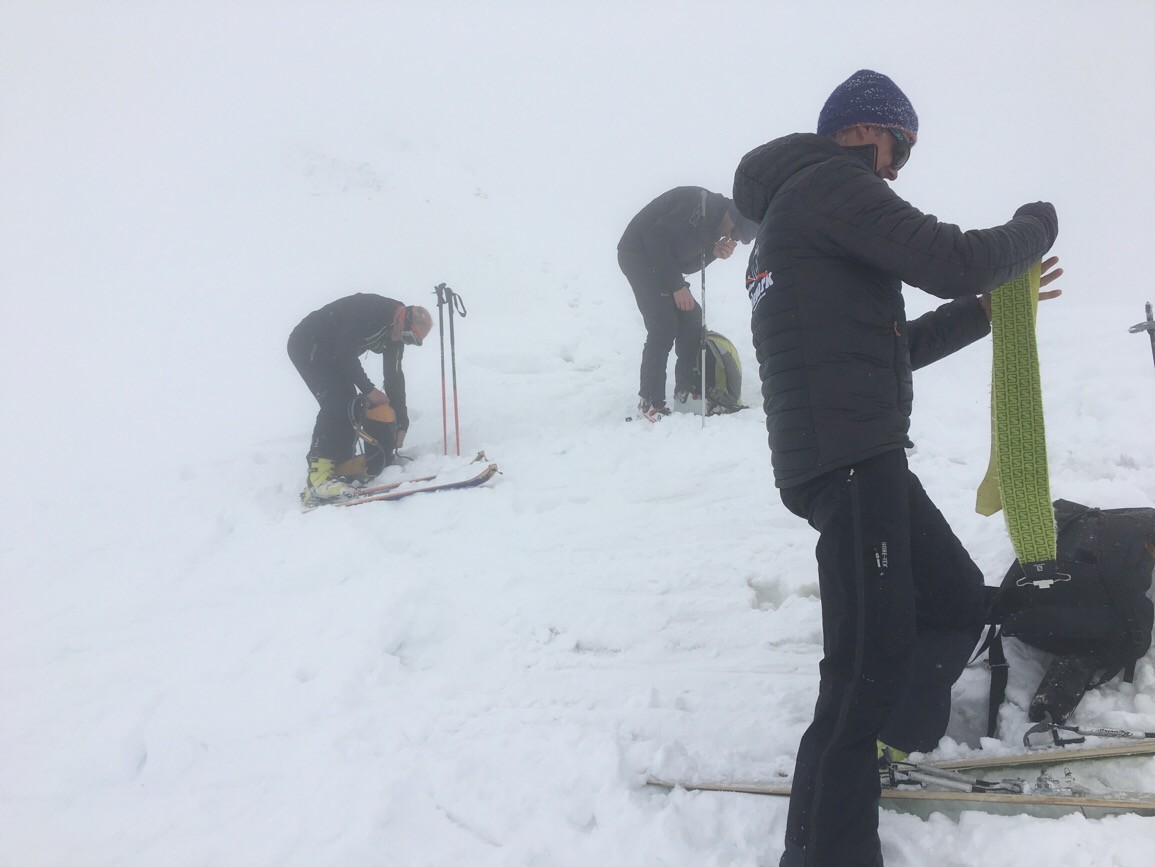 Au petit col sous Tête Pelouse: vaine attente d'une éclaircie!