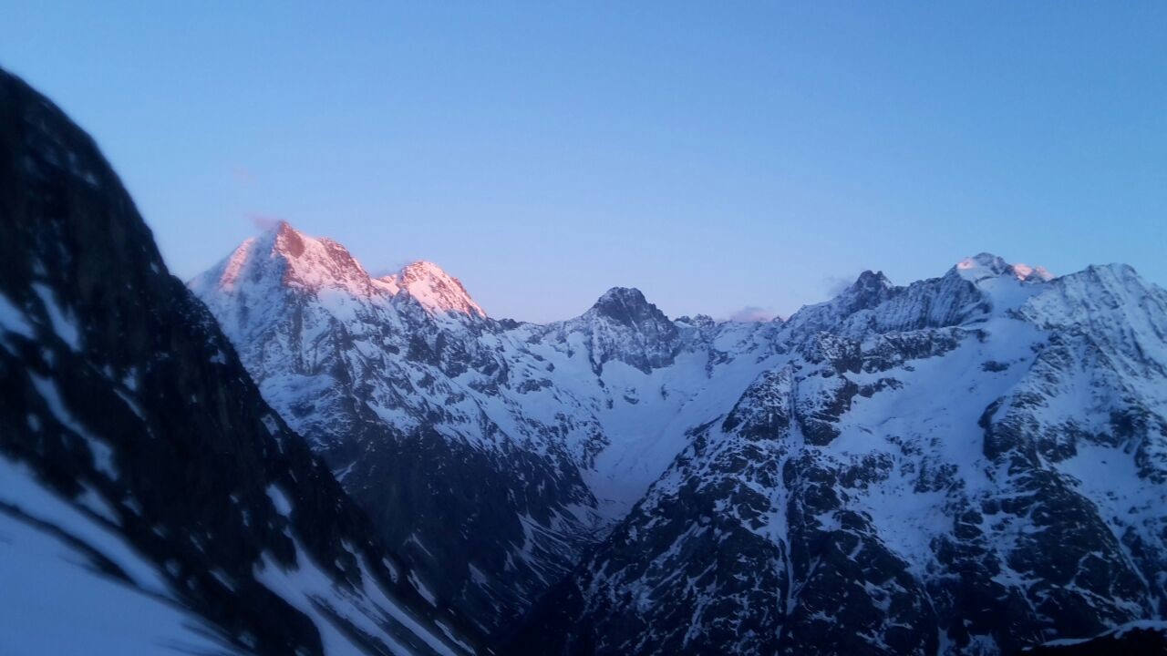 Lumières du soir sur la Grande Aiguille de la Bérarde