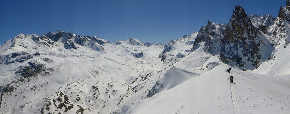 Regard vers le fond du vallon de Mary avant dernière descente