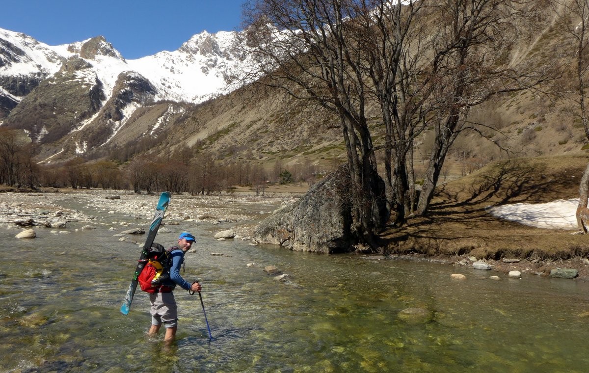 Bain de pied rafraichissant dans l'Ubaye