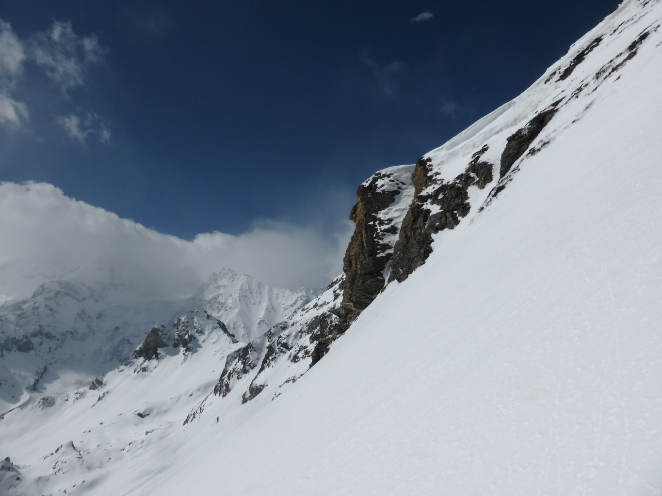 Vue sur la dernière traversée pour atteindre la selle 2900