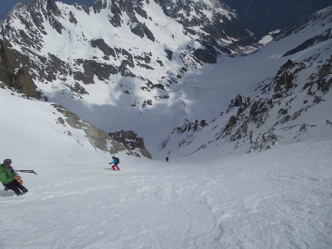 Descente de la branche de gauche : neige compacte avec un bon grip