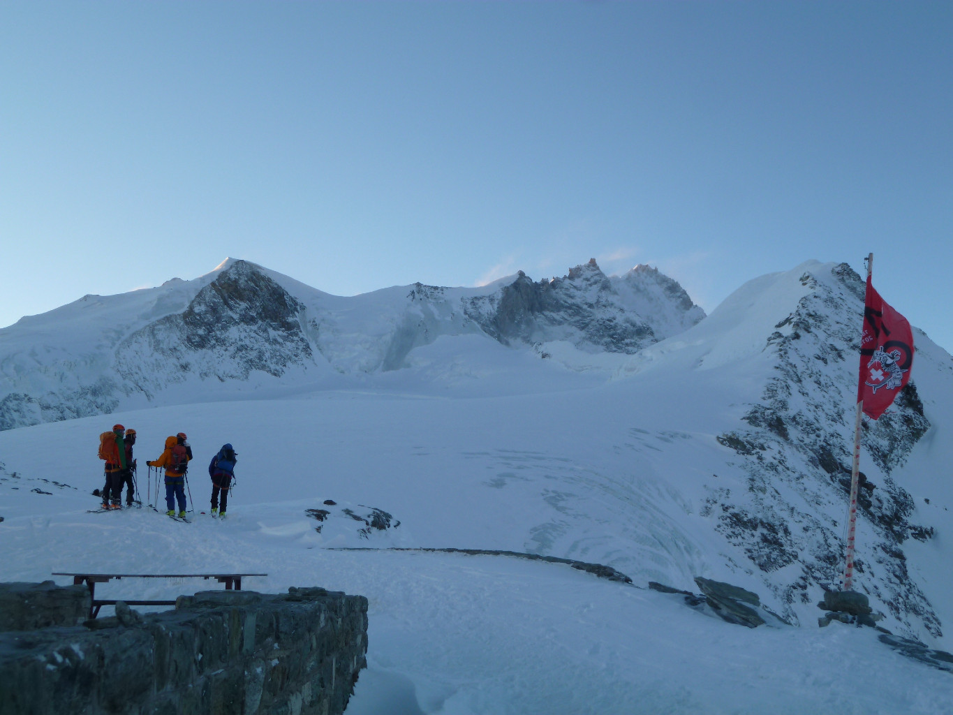 Bishorn "sous le vent" vu de la cabane Tracuit au petit matin