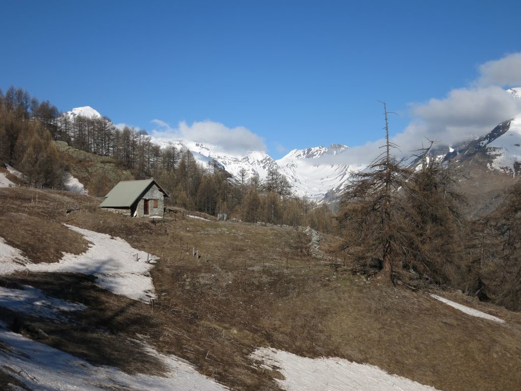 Cabane du Gourre (2000 m)