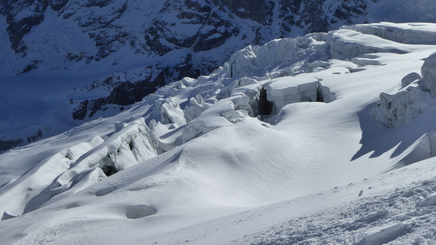 Glacier de Moming bien tourmenté