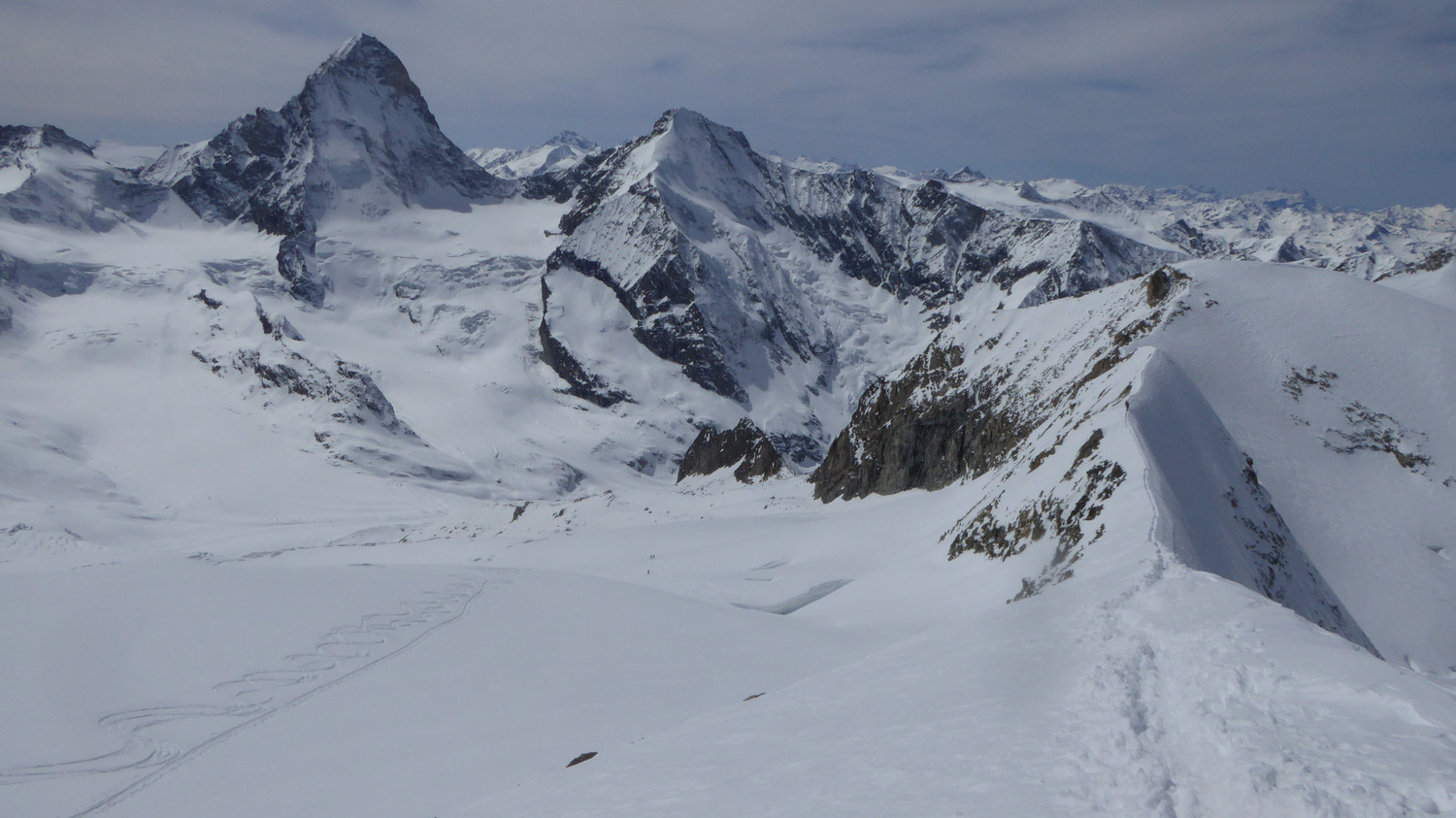 Dent Blanche, et arête du Blanc à droite