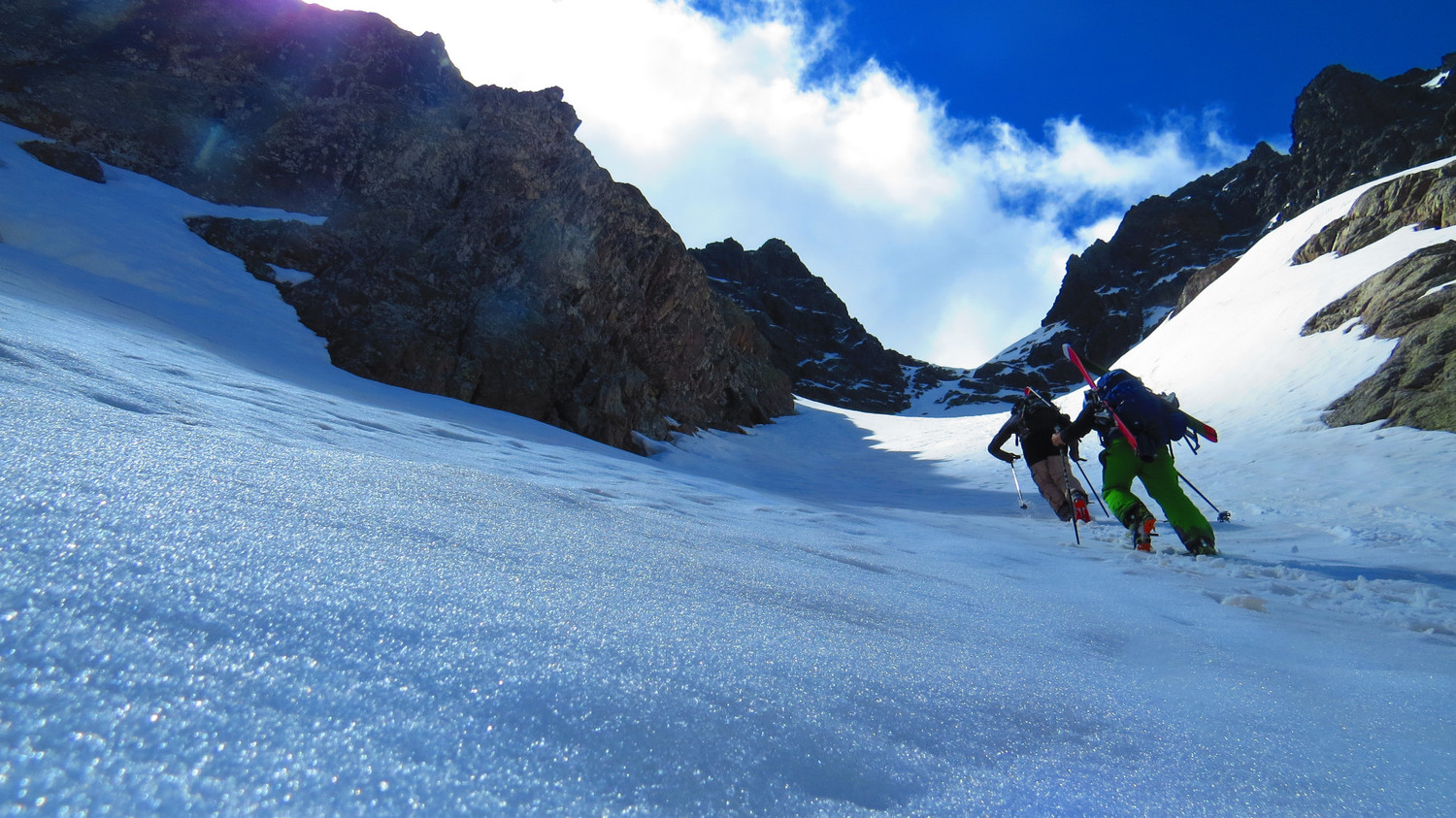 Montée en crampons, au fond la bocca Rossa en conditions aussi