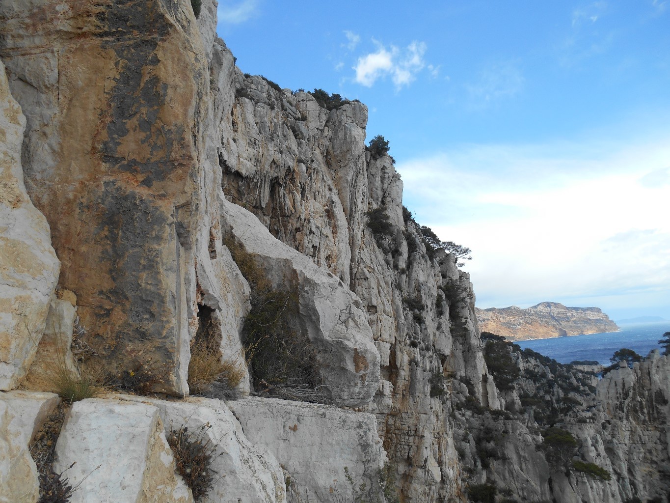 Vue sur la falaise à R5