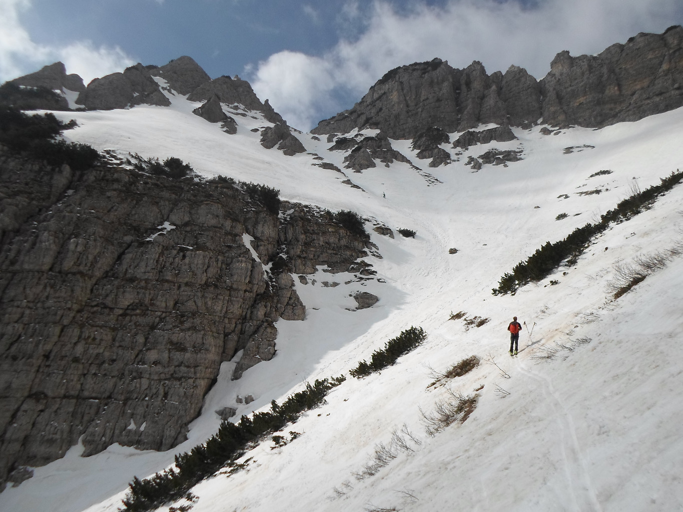 Il tratto finale del Boale dei Fondi con l'omonima bocchetta d'uscita. Itinerario per Cima Carega.