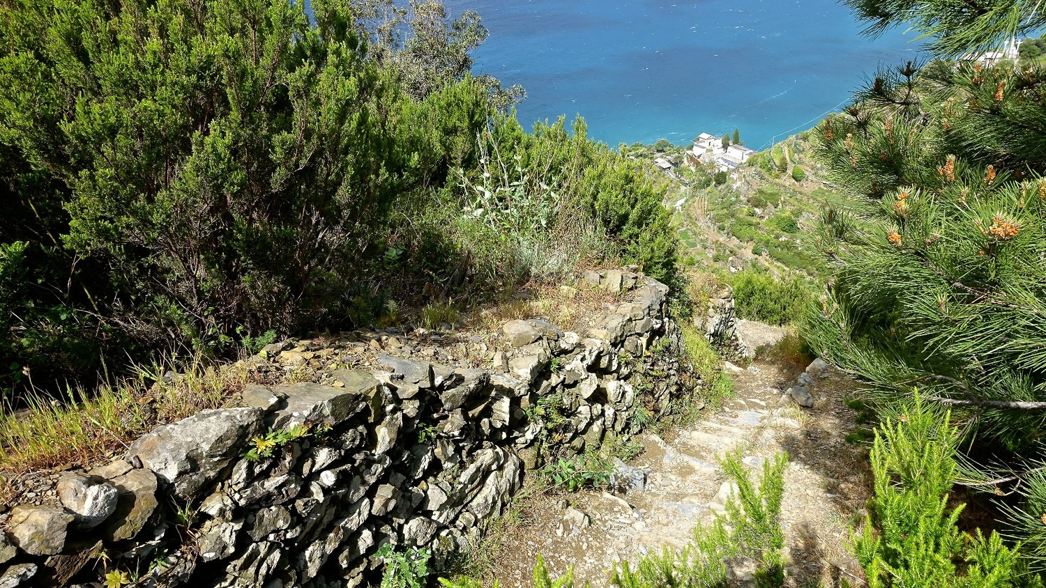 Descente sur Manarola chemin raide et escarpé par endroits