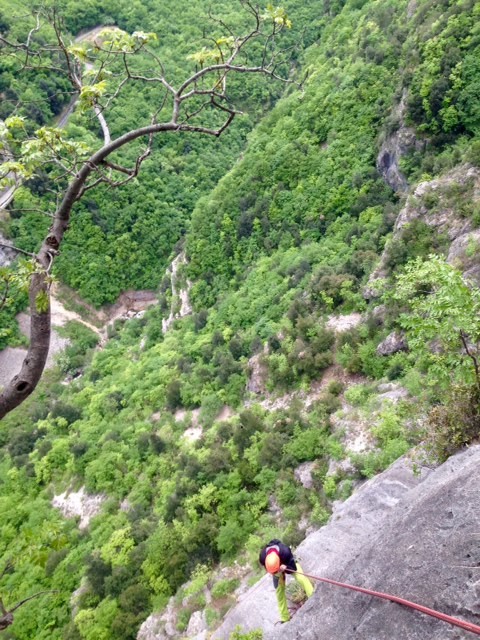 Rappel dans les gorges