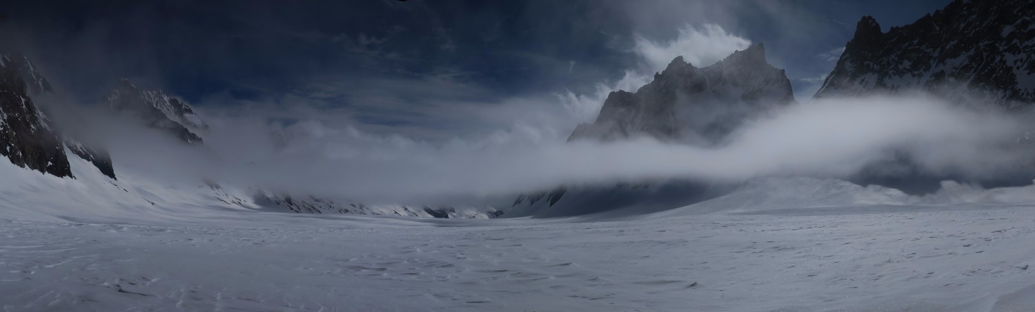 La brume envahit le glacier