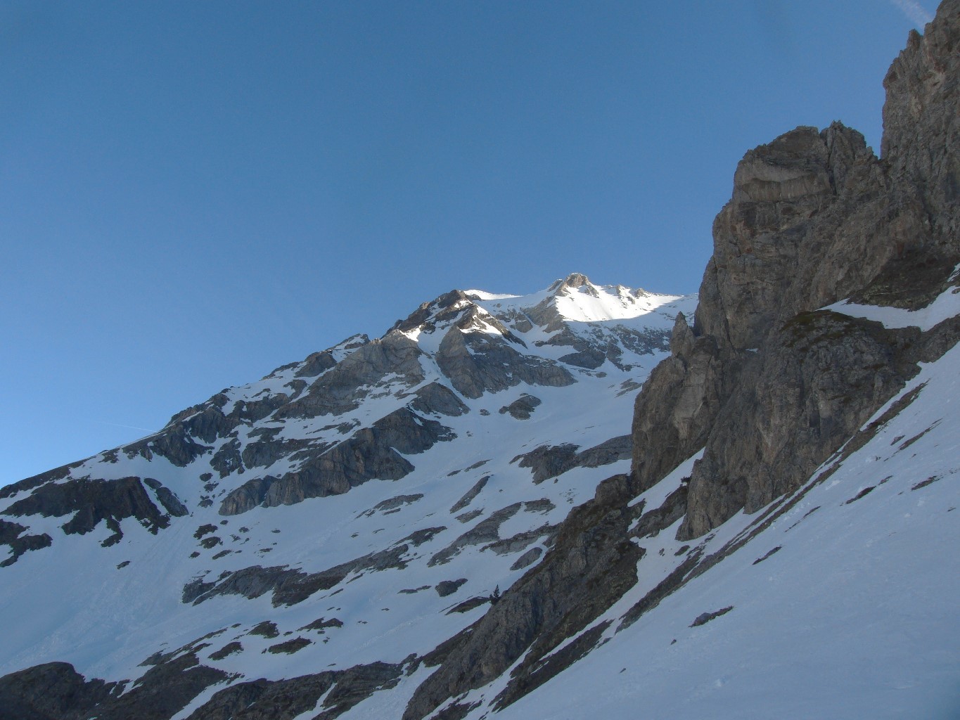 Enfin, apparition du Cerbillona et du vallon de Labazza.