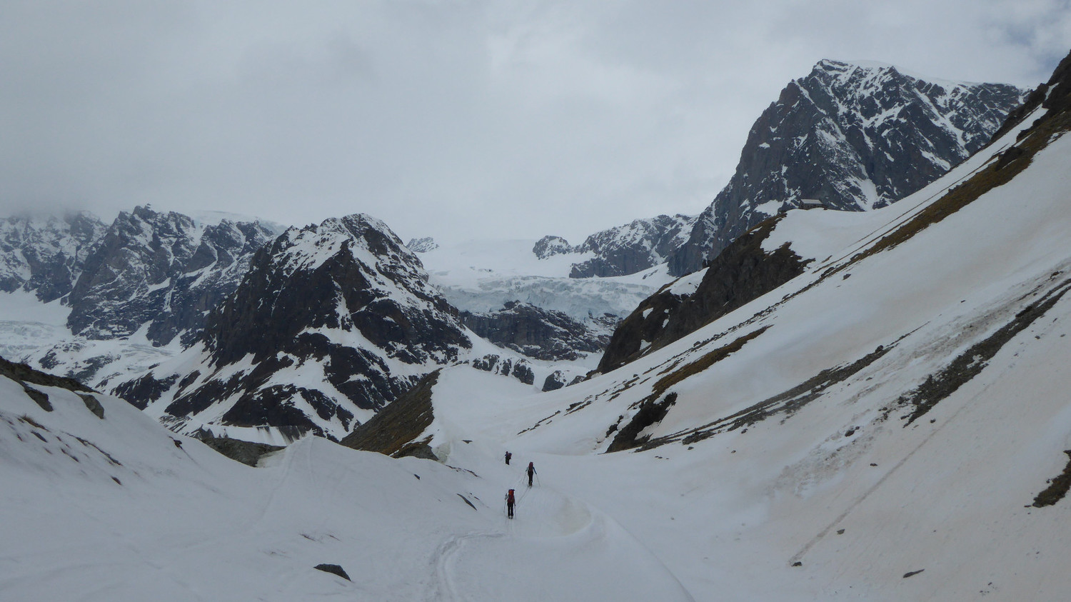 Montée vers Schönbielhütte