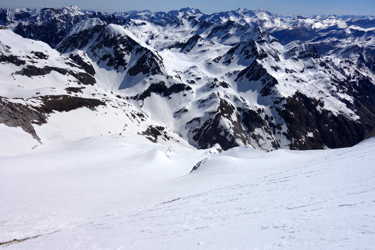 Dans la descente directe