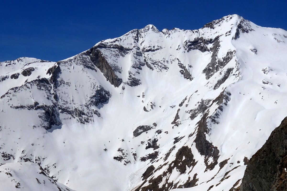 Face NE du Tapou depuis le vallon des gentianes