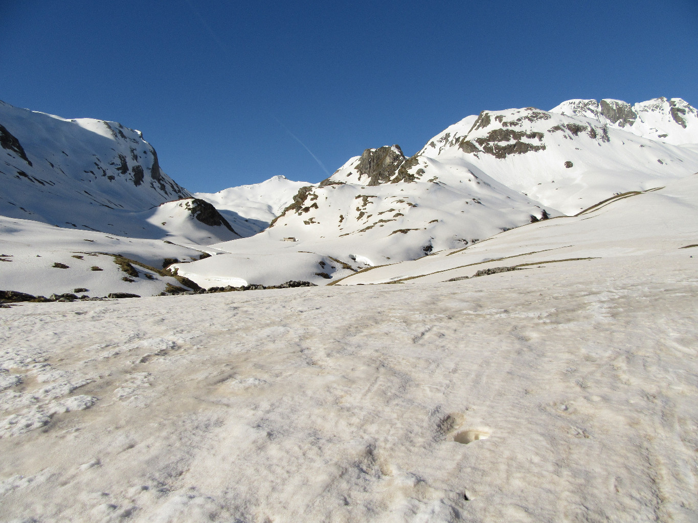Cabane de Lourdes. Pic de la Bernatoire au fond