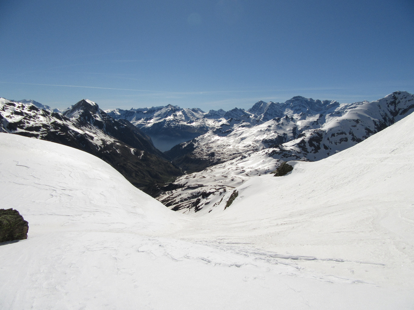 Montagne "cirée" au fond le Mt Perdu.