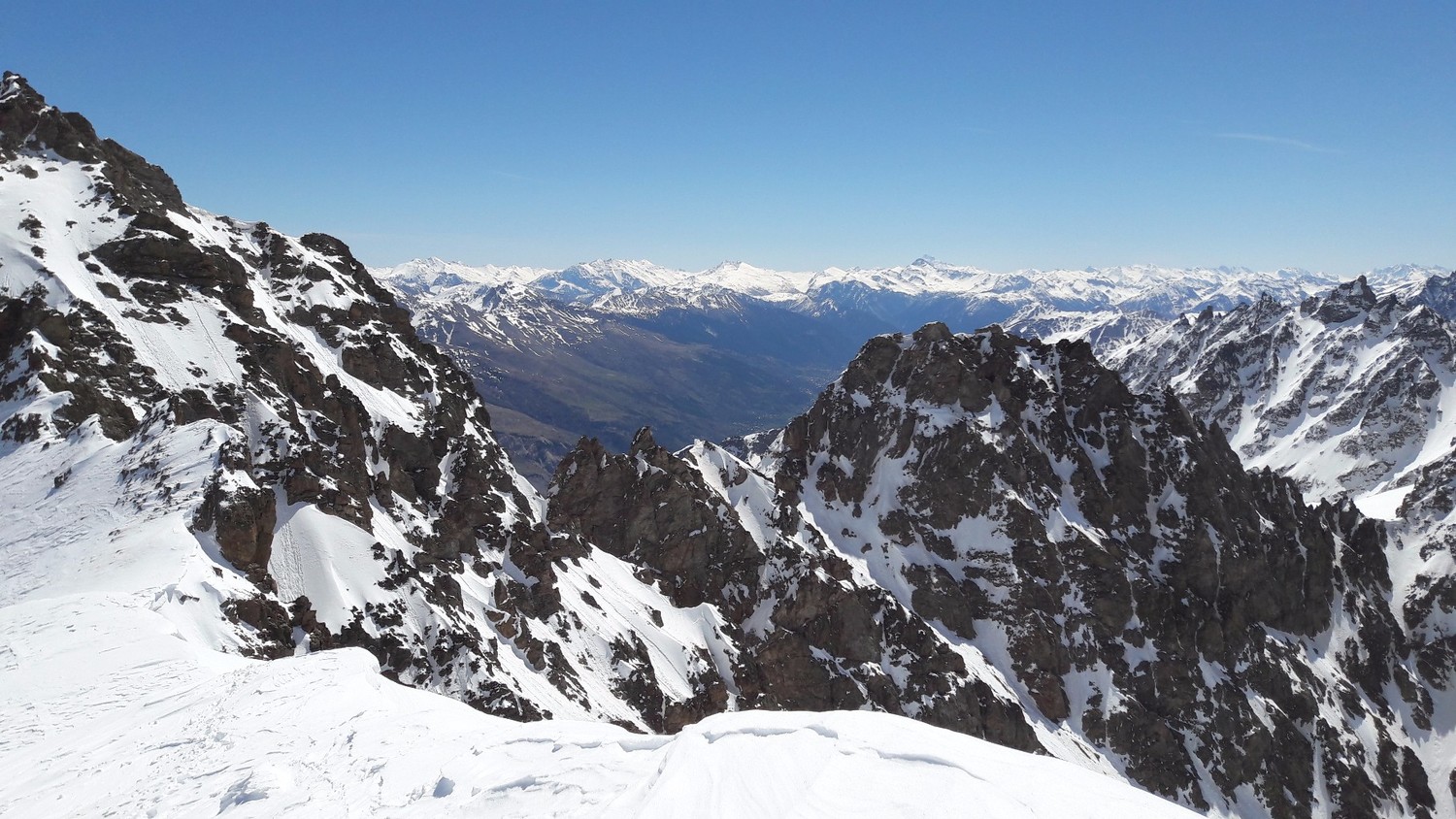 De l'antécime 3073m du Pic W de Combeynot, vers le SE