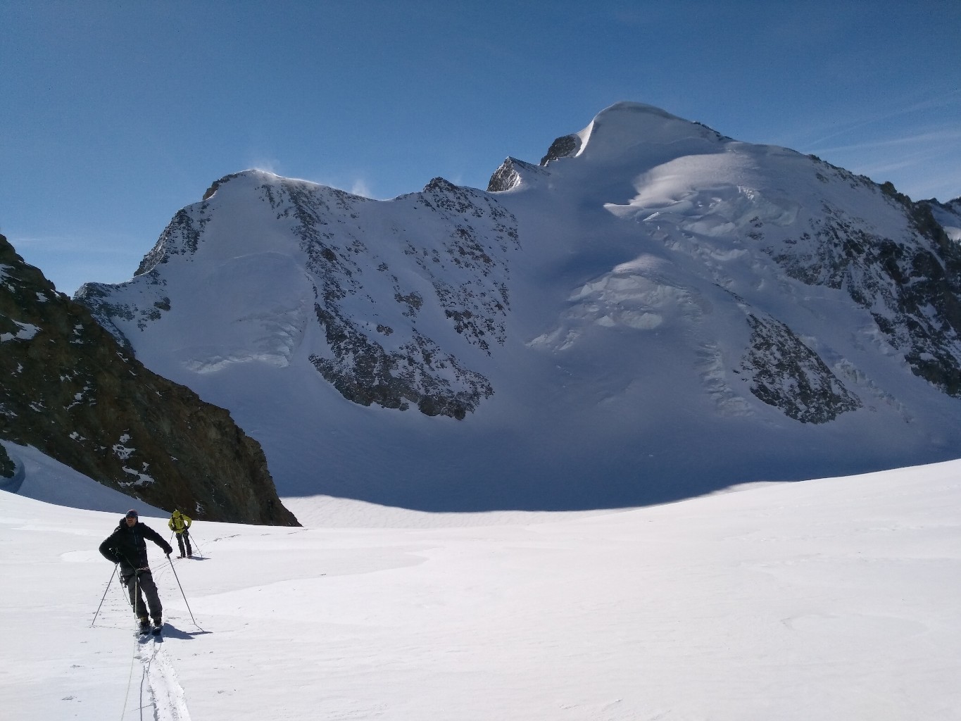 Arrivée vers le col des Dômes, avec les aiguilles de Tré-la-tête en toile fond