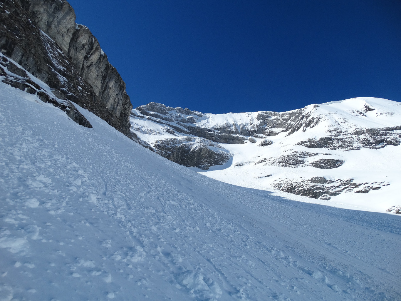 Areu depuis le bas du couloir