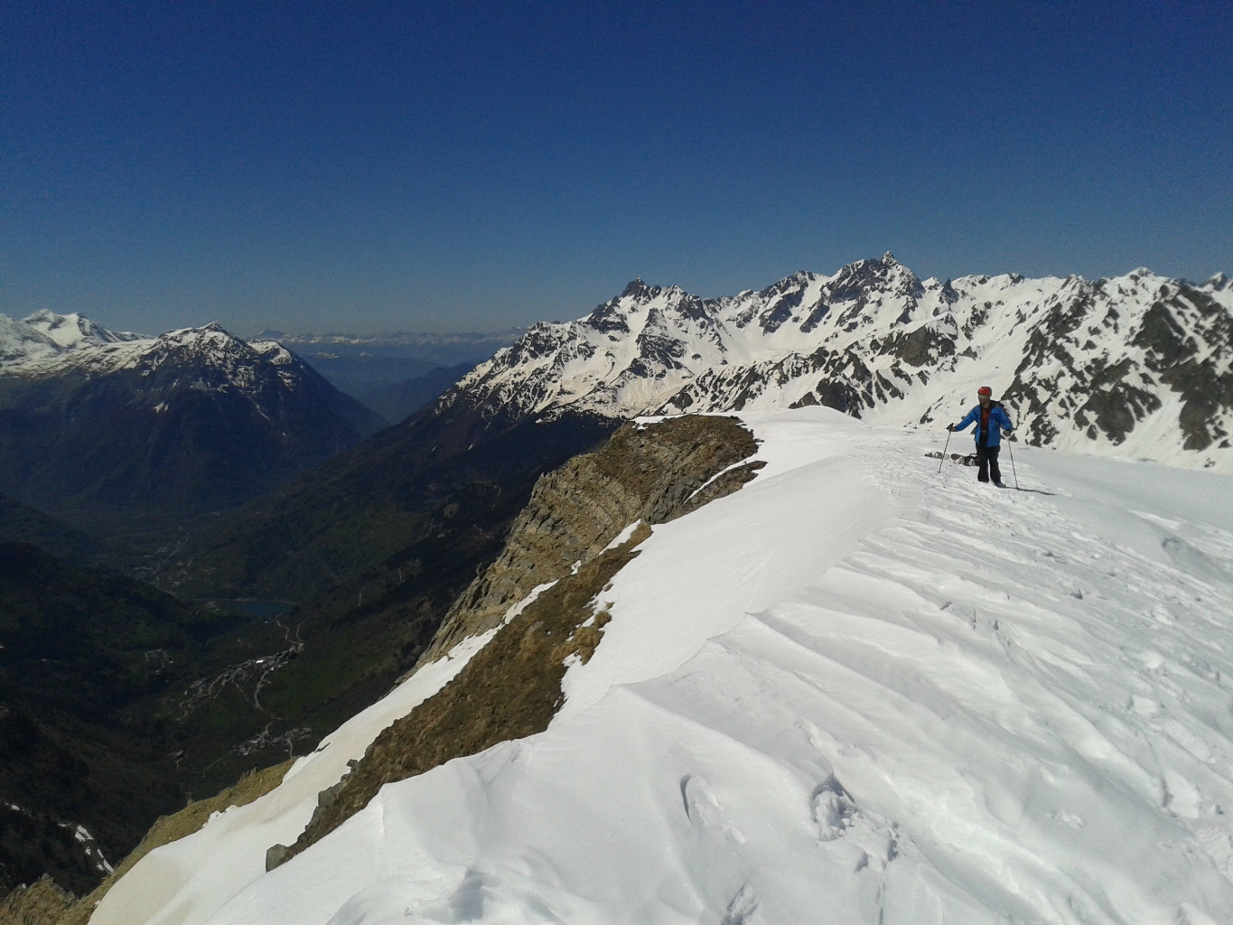 Arrivée au sommet, Allemond derrière