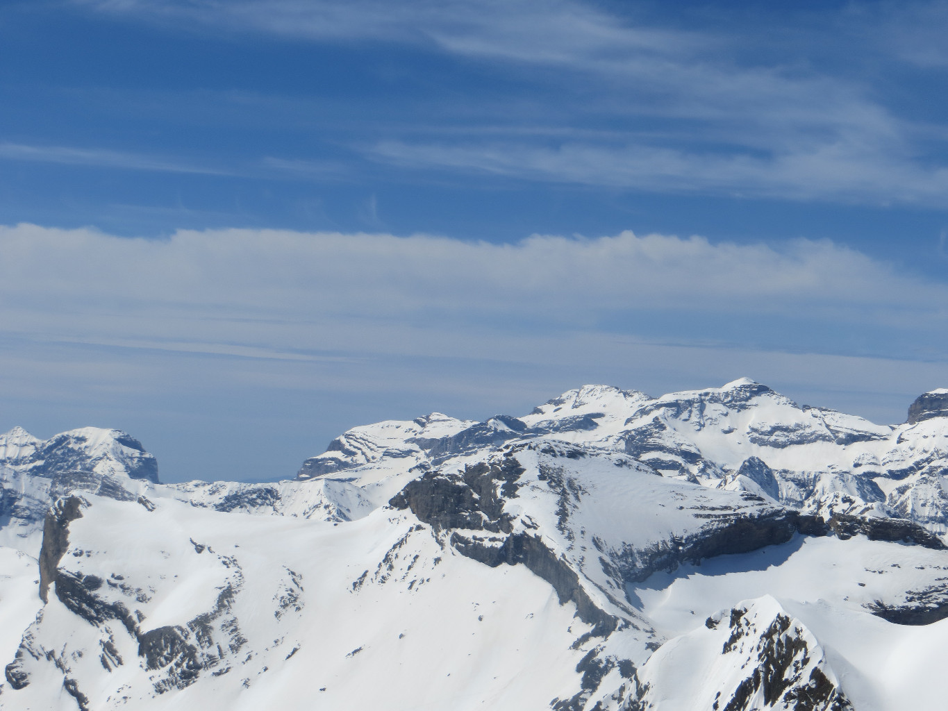 Au loin mont perdu
