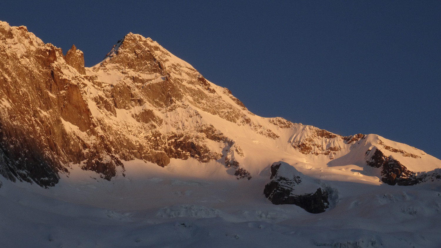 Levé de soleil sur le départ pour l'Arête Gallet...qu'on ne fera pas....