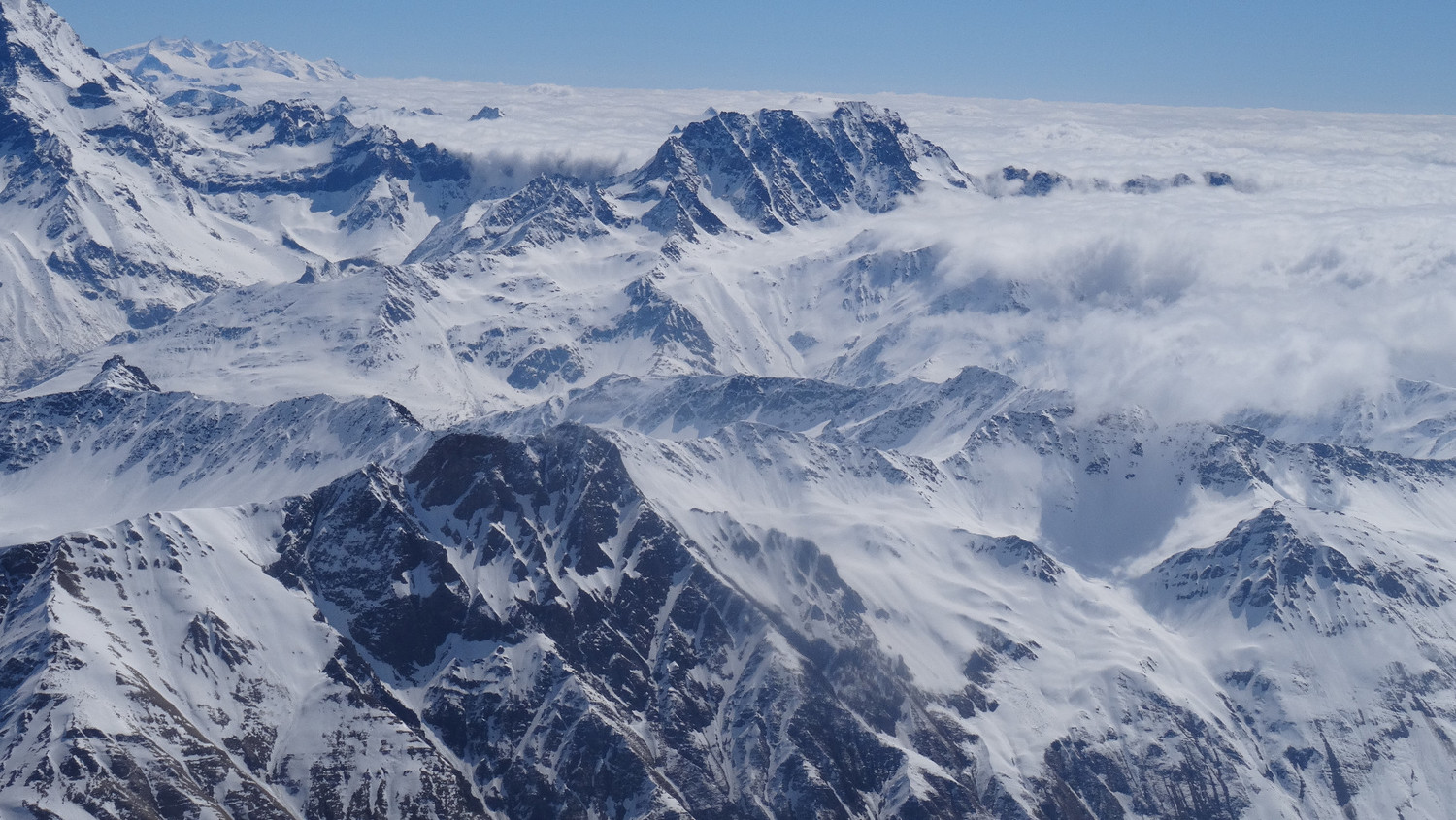 Vue du le Vélan qui se fait envahir