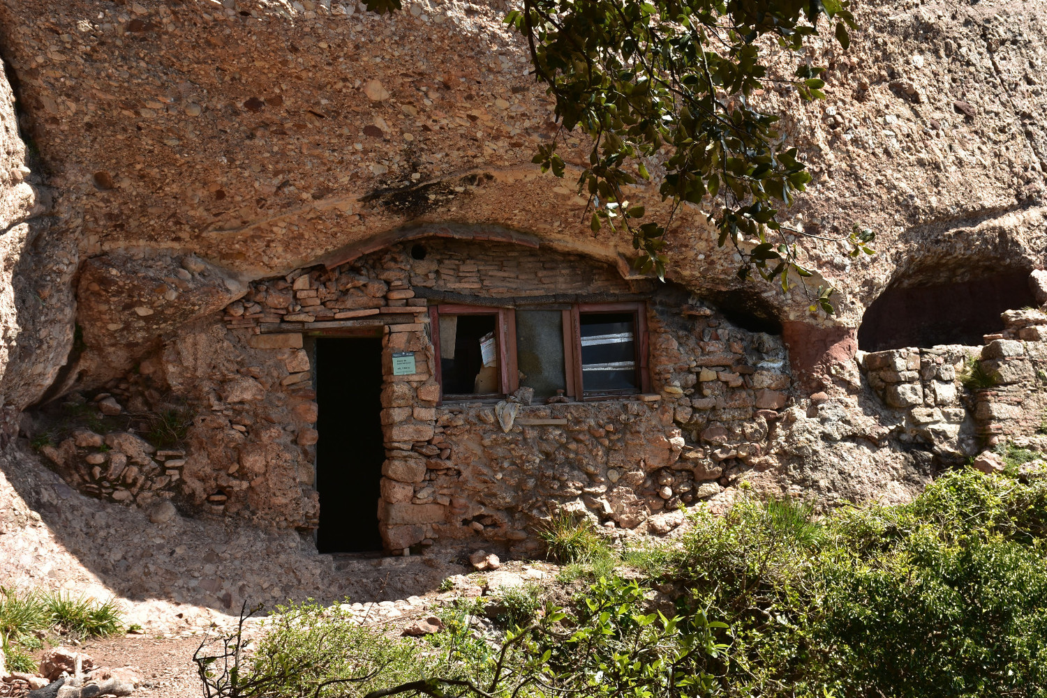 Ermita de Sant Salvador, just abans de començar l'ascens a L'Elefant