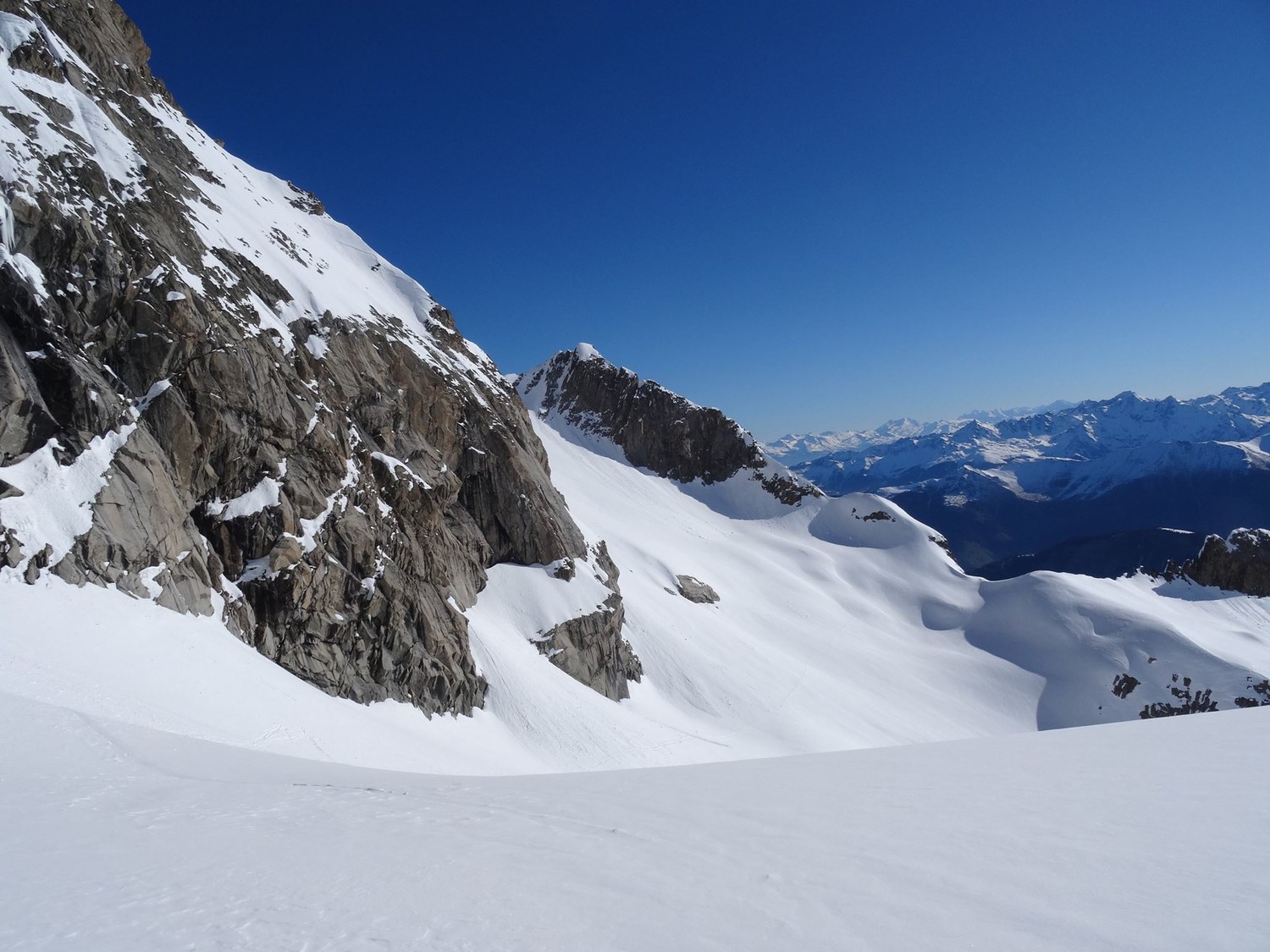 Depuis le Col des essettes vue sur les col de Crête Sèche